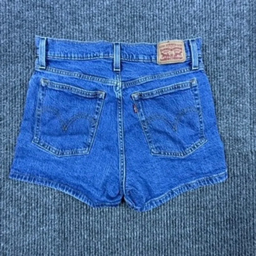 Levis Womens High Waisted Denim Shorts Blue Medium Wash Size 30 Z4519